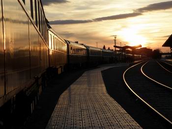 Renfe explotar los trenes tursticos de Feve, manteniendo la misma oferta