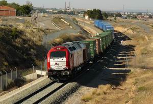 Fomento, el Gobierno de Aragón y Adif firman un convenio para potenciar el tráfico de mercancías