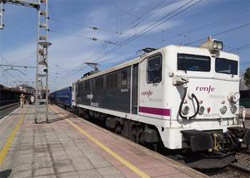 El Tren del Hidalgo que une Madrid con Alczar de San Juan hace su primer viaje