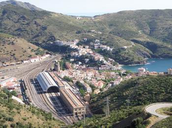 Sunrail: tren turstico en la Costa Brava entre Figueras y Portbou