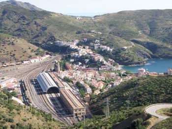 Sunrail: tren tur�stico en la Costa Brava entre Figueras y Portbou