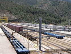 Adif licita la gesti�n de servicios y comercializaci�n de la log�stica de Portbou