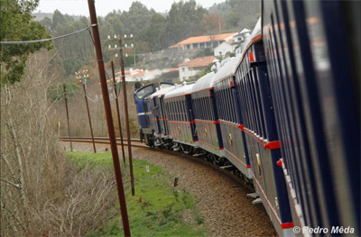 El tren presidencial portugués vuelve a circular tras su restauración 