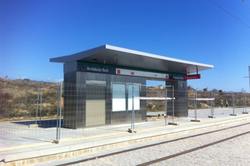 Instaladas las marquesinas de las paradas en superficie del metro de Málaga 