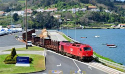 Primer tren en la nueva terminal ferroviaria del Puerto de Ferrol