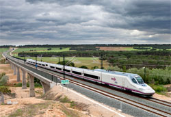 Dieciocho AVE especiales Comunidad Valenciana-Andalucía en Semana Santa 
