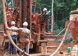 Camerún construirá una línea minera y un puerto de aguas profundas