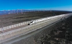 China inaugura la línea de alta velocidad de Xinjiang que atraviesa el desierto de Gobi