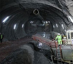 Calado el túnel que une las estaciones de Herrera y Altza de Metro de Donostialdea