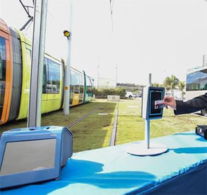 Indra implantar un sistema integrado de billtica en el tranva y los autobuses de Tenerife
