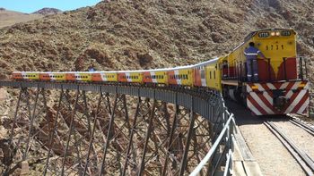 Vuelve a circular el Tren de las Nubes en Argentina