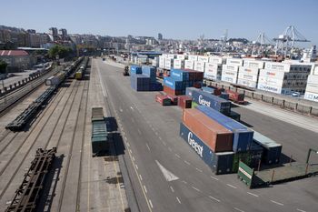 Adif y el puerto de Vigo suscriben un acuerdo para dinamizar la actividad ferroportuaria