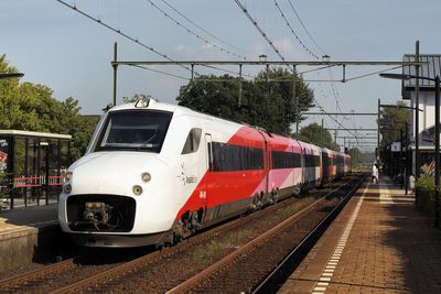 La secretaria de Estado de Infraestructuras de Holanda dimite tras publicarse un informe sobre los trenes Fyra