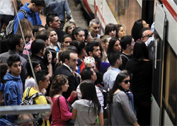 Metro de Barcelona bate su récord de pasajeros en un día