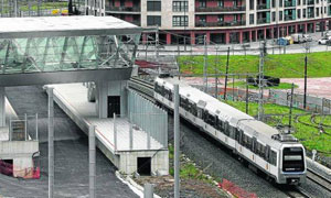 Primeros pasillos rodantes de la línea 3 del Metro de Bilbao