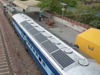 Los Ferrocarriles Indios estudian usar la energía solar en sus trenes