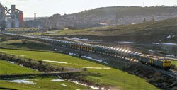 Renfe Mercancías inicia el transporte regular de automóviles con trenes de seiscientos metros