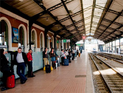 Usuarios de Castilla-La Mancha y Castilla y León se beneficiarán del nuevo abono joven del transporte público madrileño