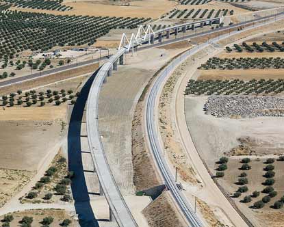 Gómez-Pomar destaca la importancia de completar el mallado de alta velocidad en España para potenciar el efecto red