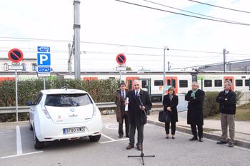 FGC pone en servicio sus primeros puntos de recarga de coches elctricos