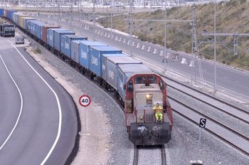 El puerto de Valencia adecúa su red ferroviaria interior para conectar con el Corredor Mediterráneo
