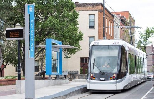 Kansas City reabre el centro al tranvía