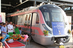 El primer tren indio sin conductor en pruebas en Nueva Delhi