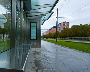El tranvía de Vitoria modifica sus marquesinas