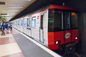 En servicio el primer tren reformado de la serie 2000 de Metro de Barcelona