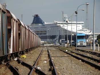 Acuerdo entre Ferrocarrils de la Generalitat de Catalunya y la Escola Europea de Short Sea Shipping