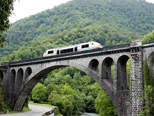 El domingo se inicia el servicio regular entre Oloron y Bedous