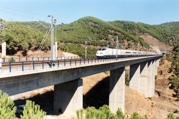 Adjudicada la mejora estructural de nueve puentes de la línea de alta velocidad Madrid-Sevilla