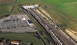 Tren de automóviles nuevos a través del Eurotúnel, por primera vez en cinco años