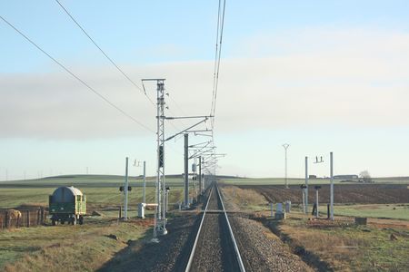 Adif suprimirá dos pasos a nivel en la línea Medina del Campo-Salamanca