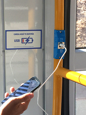 Metro Ligero Oeste ofrece cargadores de dispositivos mviles en sus vehculos