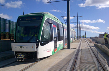 La Junta de Andalucía firma el contrato de operación del Metro de Granada con el consorcio Avanza