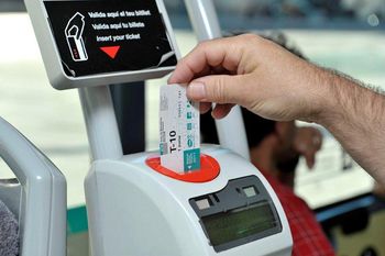 Barcelona prorroga la congelación de las tarifas de transporte en 2017