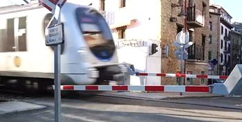 Las obras para suprimir el paso a nivel de Santa Clara, en Zarauz, comenzarán en enero