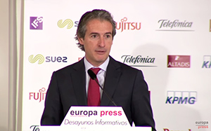 Íñigo de la Serna, ministro de Fomento: “El AVE tiene que seguir copando gran parte de los recursos”