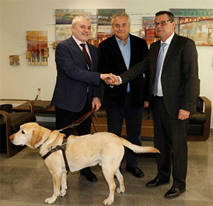 Acuerdo de Ferrocarrils de la Generalitat de Catalunya y la Once para mejorar la accesibilidad