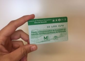 Comienza la distribución de 40.000 nuevas tarjetas conmemorativas de puesta en servicio del Metro de Granada