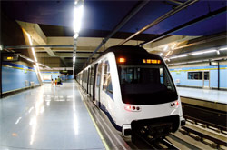 Metro de Madrid incrementa el número de trenes hasta un 20 por ciento en su dispositivo especial de Navidad