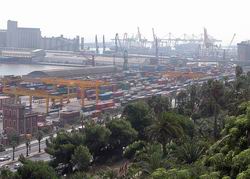 El ferrocarril incrementa en un 32 por ciento sus tr�ficos en el puerto de Barcelona