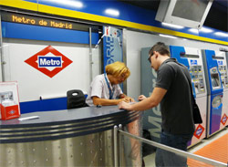 Metro de Madrid comienza a sustituir taquillas por supervisores comerciales en la lnea 1 