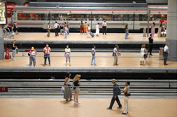 Renfe renovará los controles de acceso y los sistemas de información e interfonía en estaciones de Cercanías 