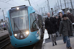 Presentada la primera unidad del nuevo tram-tren Citadis Dualis de Alstom