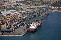 El Puerto de Barcelona remata su conexin a la red de ancho internacional