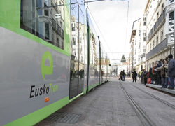 El tranvía de Vitoria cumple hoy siete años, con más de 48 millones de viajeros 