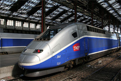 El da 19 de diciembre se inicia el servicio de alta velocidad entre Barcelona Sants y Pars Lyon