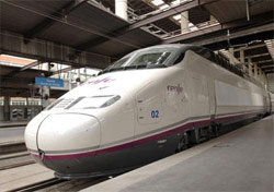 Renfe prevé un millón de viajeros en los servicios de alta velocidad España-Francia en 2014